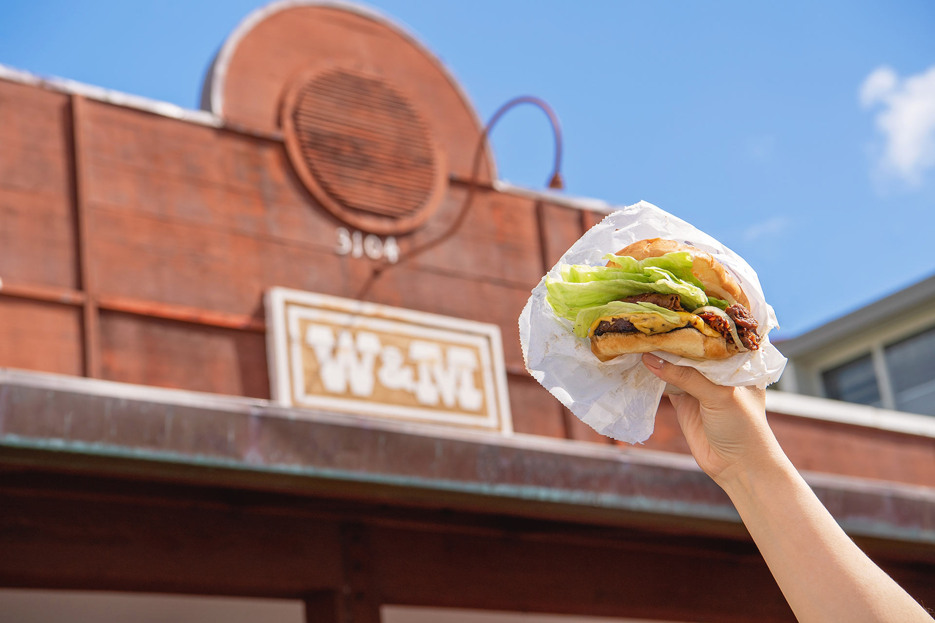 W & M Bar-B-Q Burger