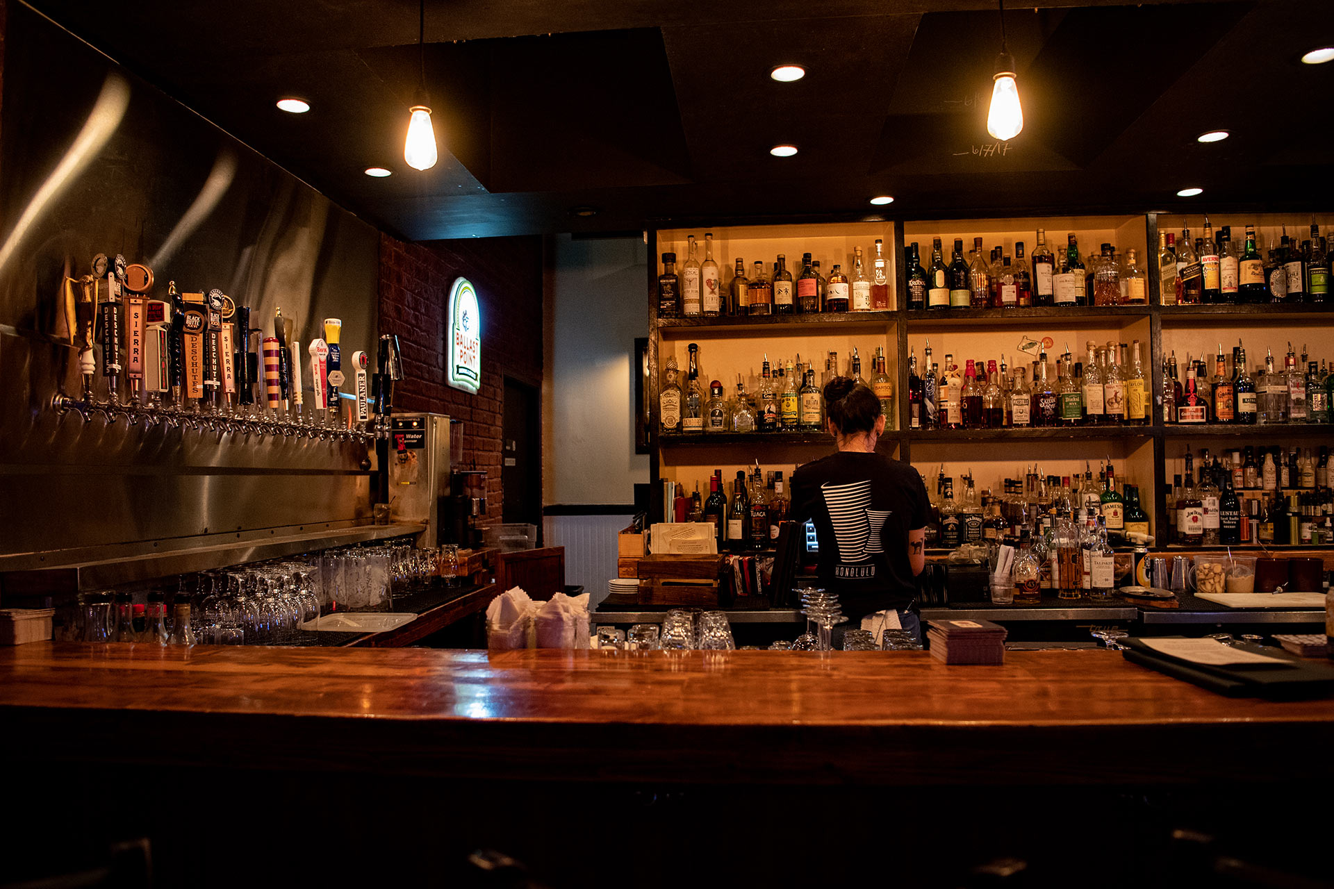 【閉店】ハワイの深夜におすすめのバー『Pint + Jigger』（パイント・アンド・ジガー） ねねのハワイブログ