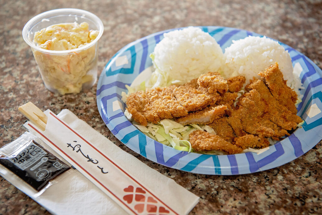 チキンカツプレート（9ドル）